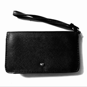Black wallet wristlet